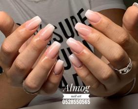 Almog nail art