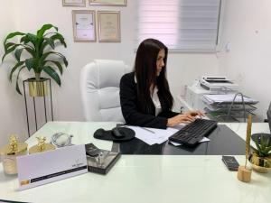 חני ואקי רואת חשבון cpa