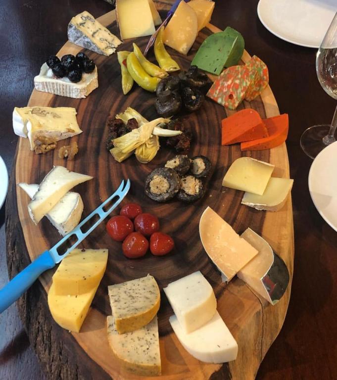 Rosa מעדניית גבינות ויין Rosa מעדניית גבינות ויין