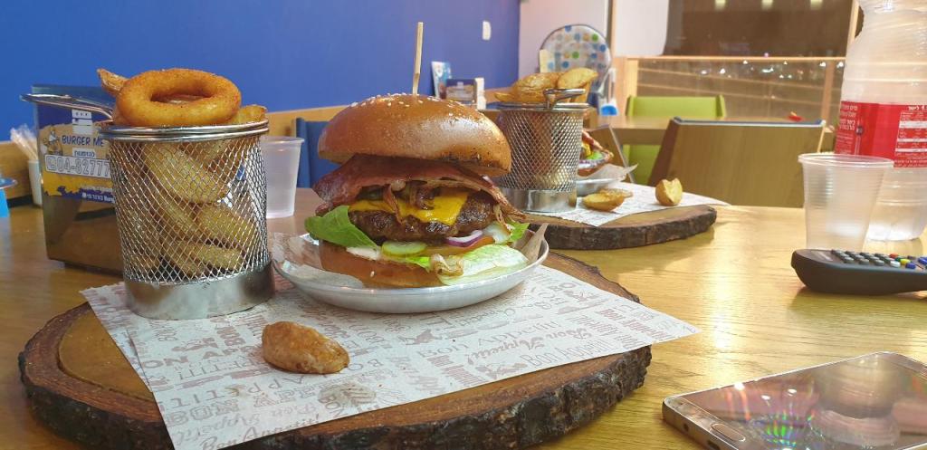 בורגר מי burger me בורגר מי burger me