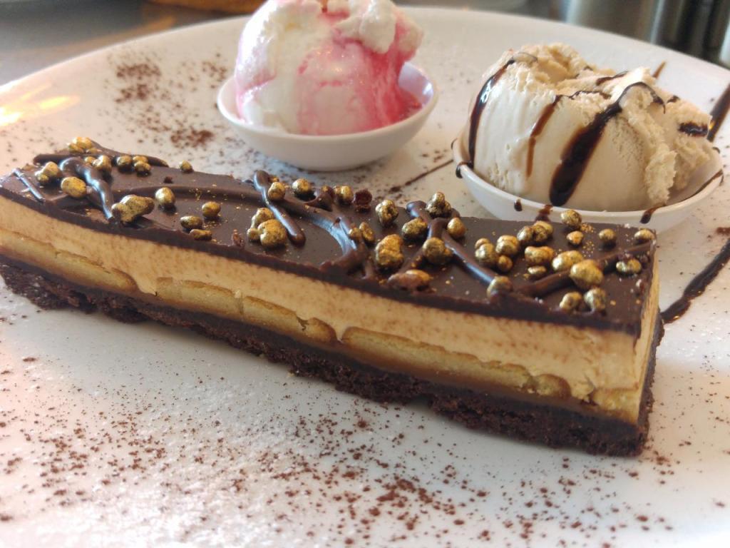 חומוס BAR חומוס BAR