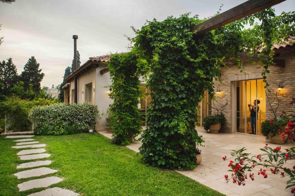 ירון יוליוסבורגר ירון יוליוסבורגר