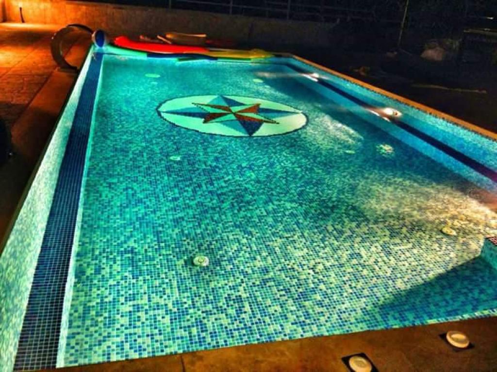 בריכות מי אור בריכות מי אור