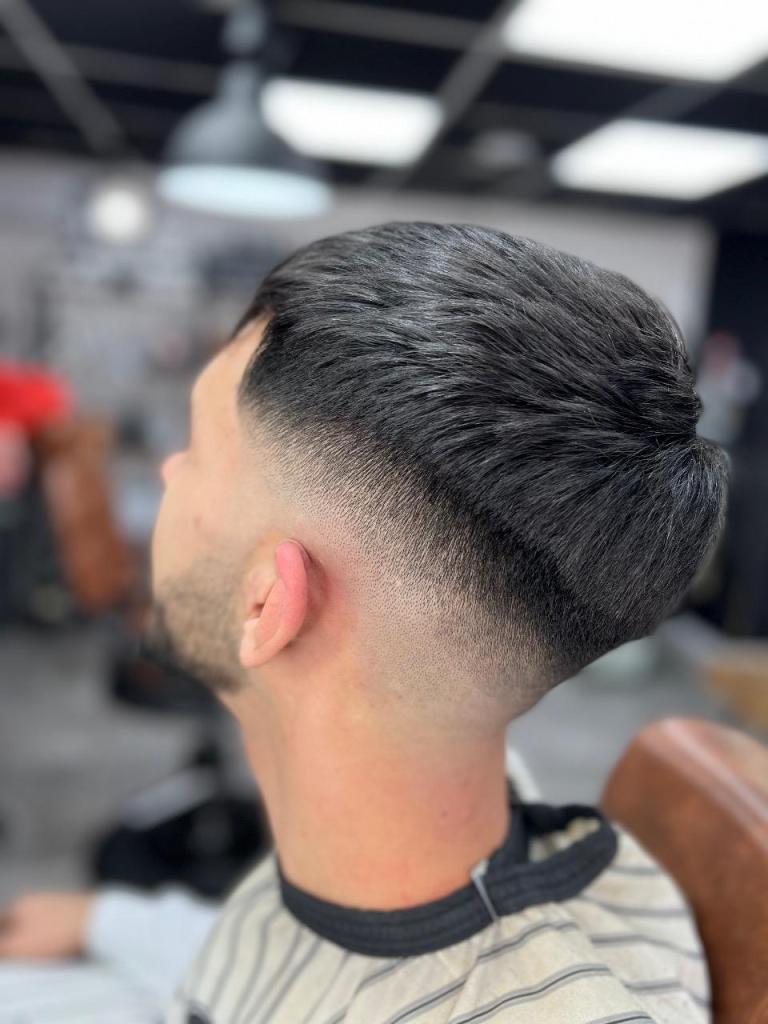 מספרת גברים שי מארק מספרת גברים שי מארק