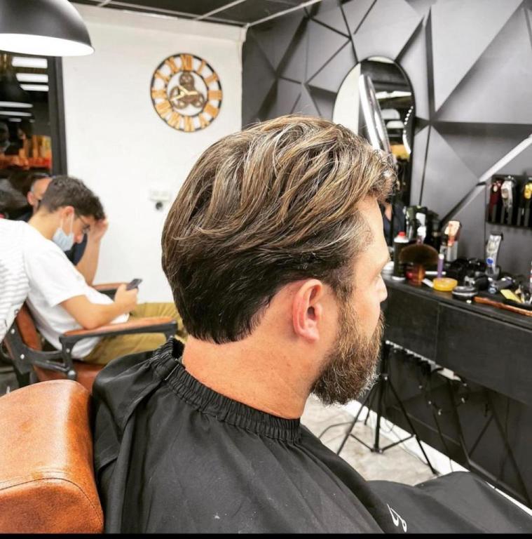 מספרת גברים שי מארק מספרת גברים שי מארק