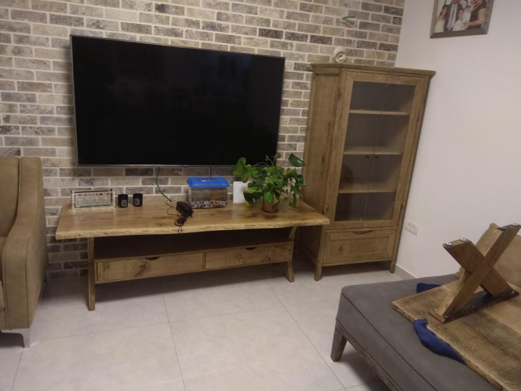 נגריית אדר נגריית אדר