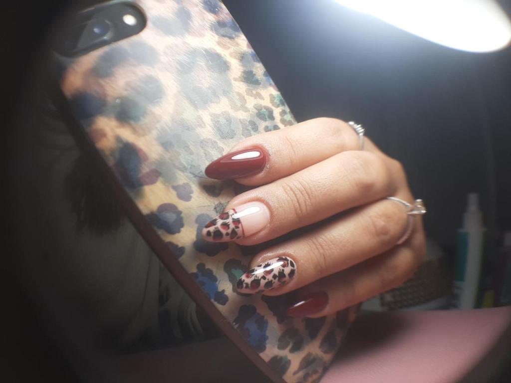 Pop your nails Pop your nails