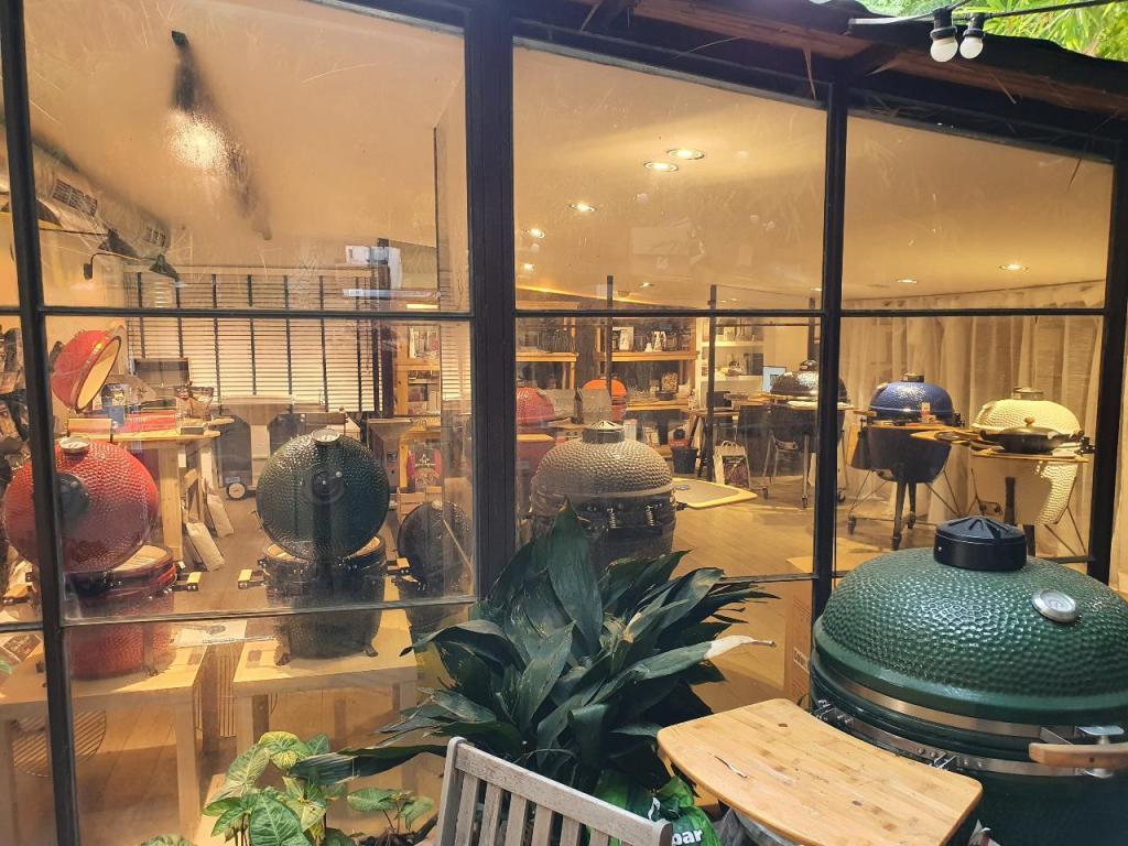 Kamado Juan & Thuros Kamado Juan & Thuros