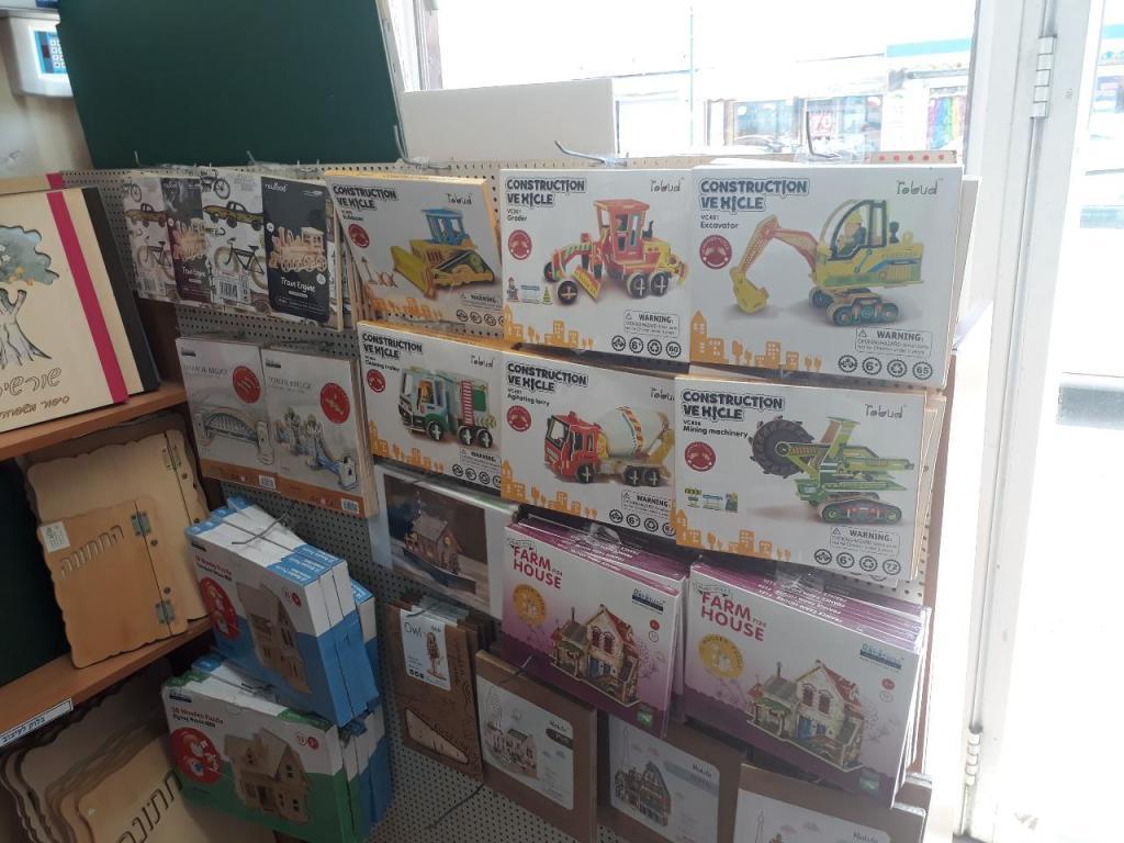 אמנים וצבעים אמנים וצבעים