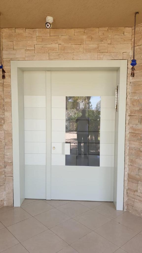 נחמן דלתות מעוצבות נחמן דלתות מעוצבות