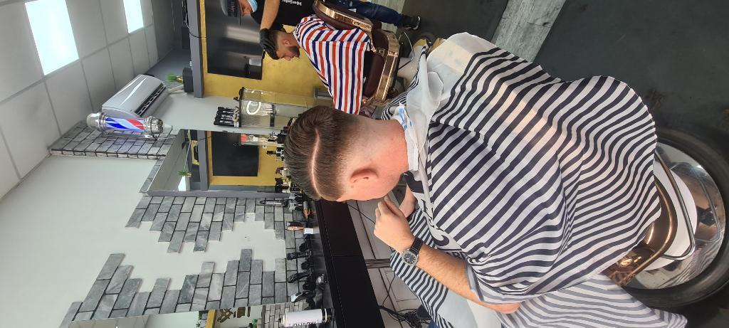 ג'ייקוב ברבר שופ ג'ייקוב ברבר שופ