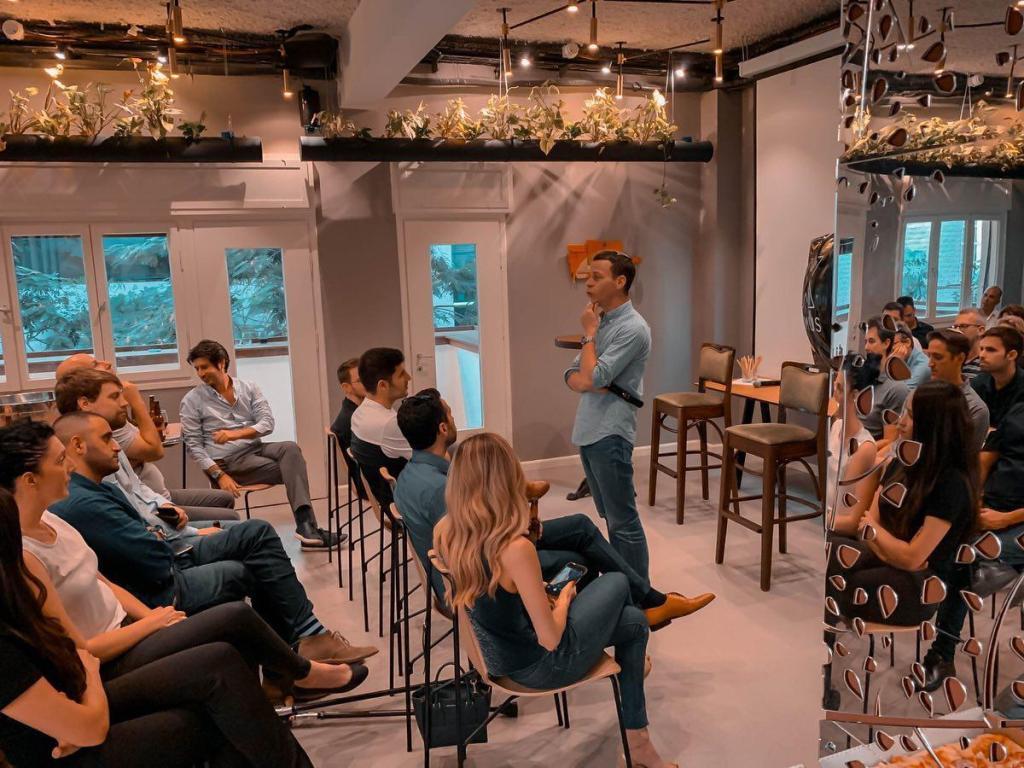 מייפל האוס מייפל האוס