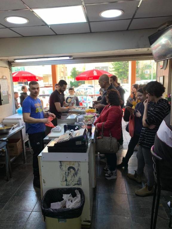 שווראמה פלאפל אמסלם שווראמה פלאפל אמסלם