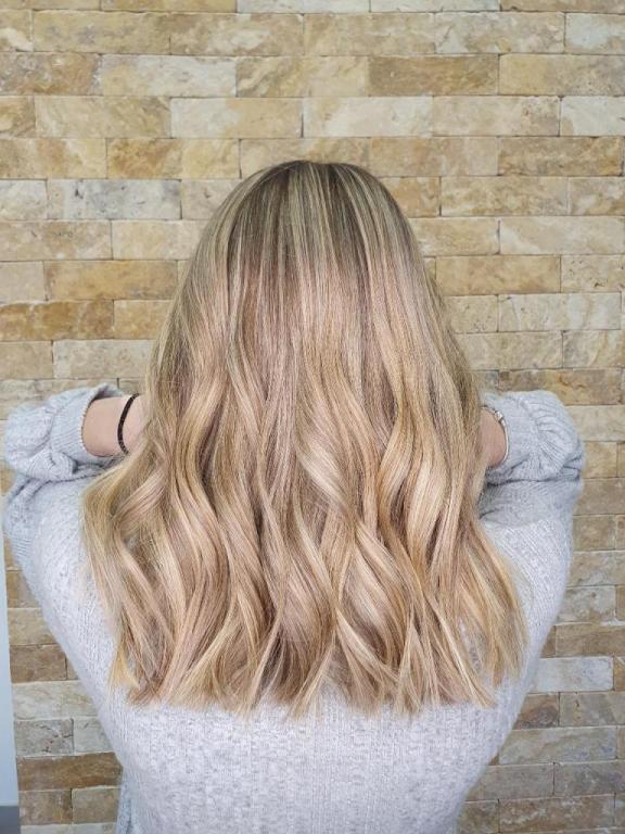 MB HAIRBOUTIQUE MB HAIRBOUTIQUE