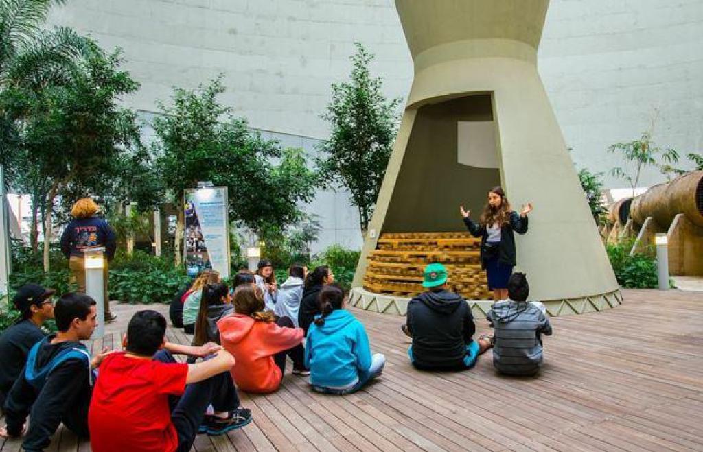קבוצת בזן מרכז מבקרים קבוצת בזן מרכז מבקרים
