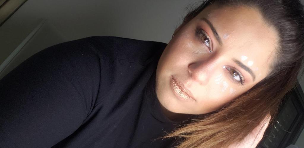 שיר בר איפור ושיער שיר בר איפור ושיער