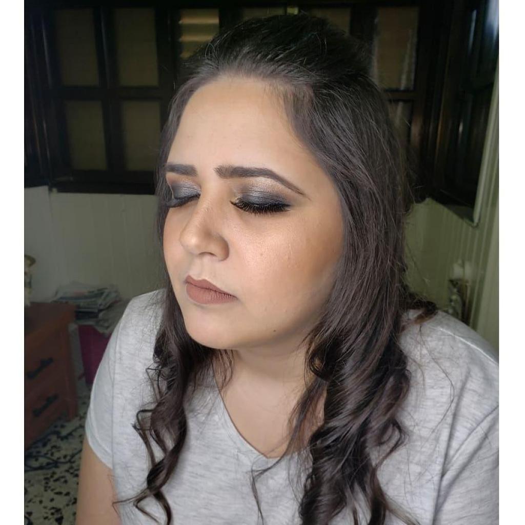 שיר בר איפור ושיער שיר בר איפור ושיער