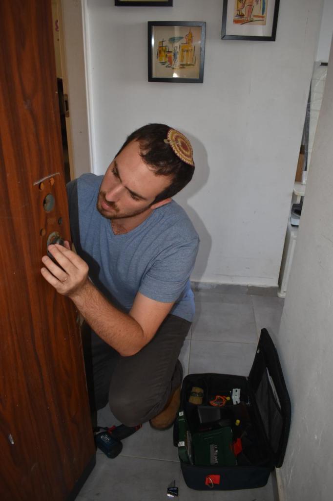 המנעולן דניאל המנעולן דניאל