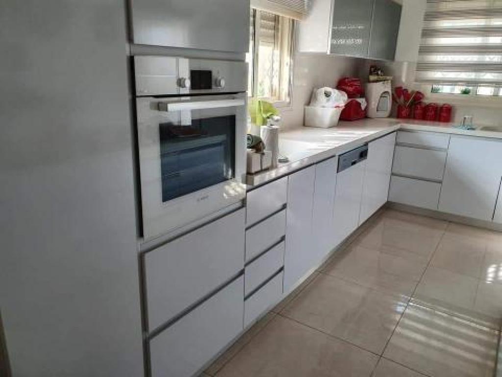 מתן העץ נגריה בסגנון אחר מתן העץ נגריה בסגנון אחר