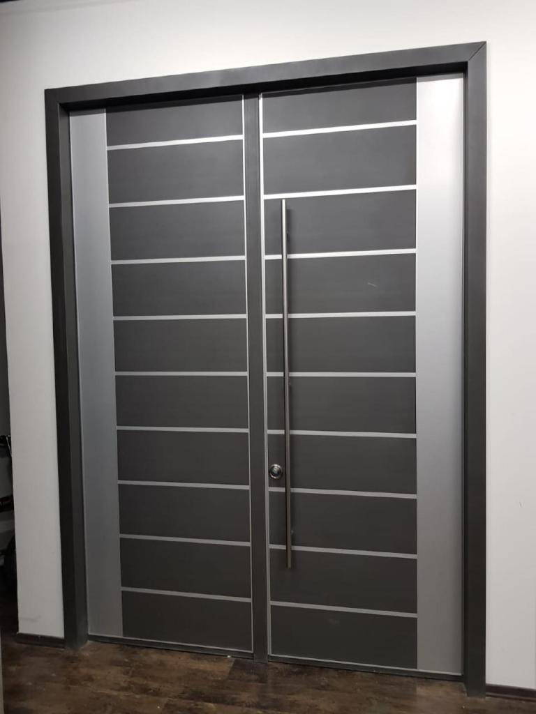 דלתות האחוזה דלתות האחוזה