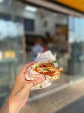 בר אוכל בשכונה BALI