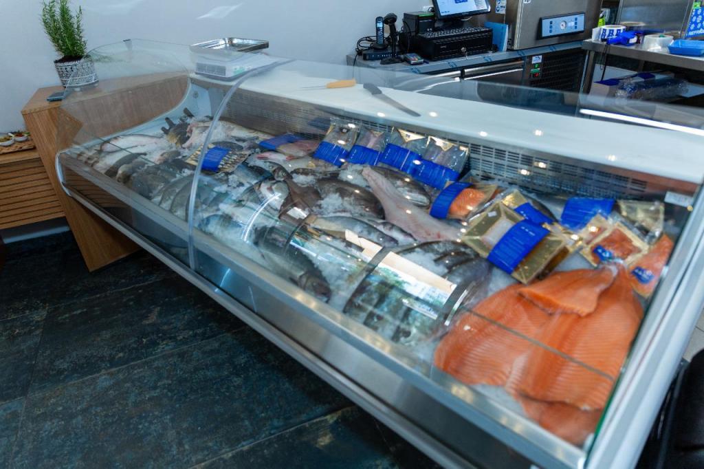 מעדניית דגים De la mer מעדניית דגים De la mer