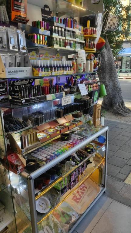 Smoke and Vape Smoke and Vape