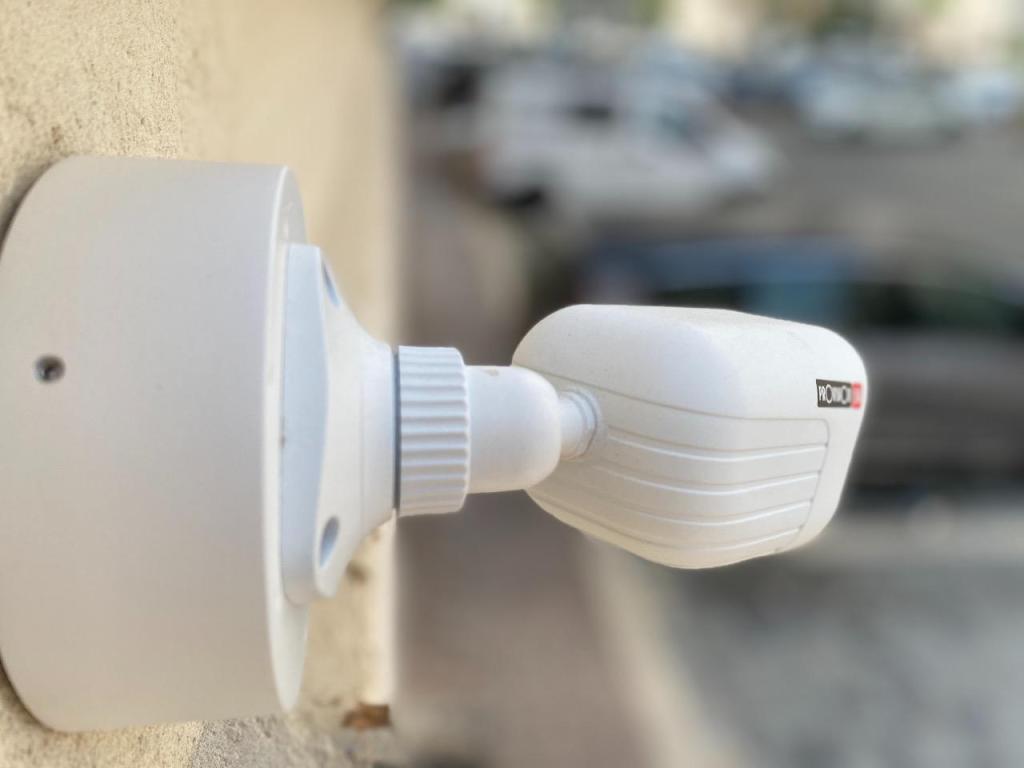 Touch שרותי מתח נמוך Touch שרותי מתח נמוך