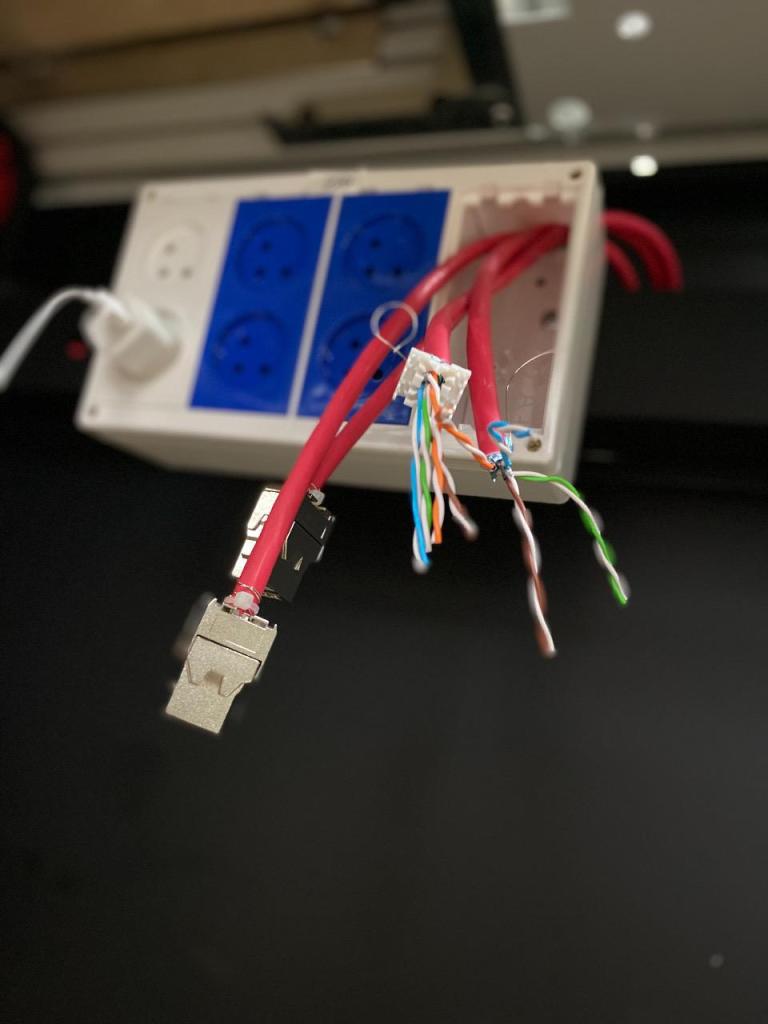 Touch שרותי מתח נמוך Touch שרותי מתח נמוך