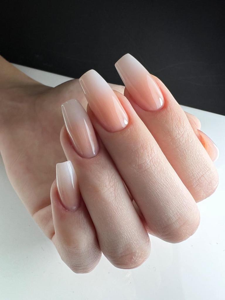 ספיר אשר בונת ציפורניים ספיר אשר בונת ציפורניים