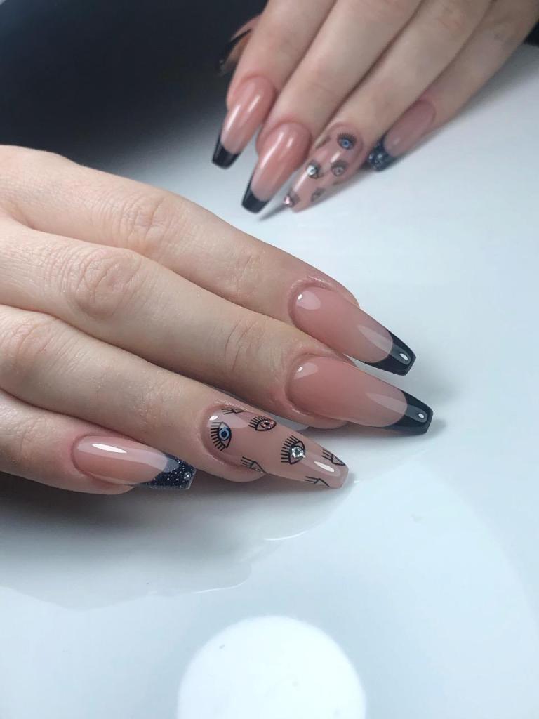 ספיר אשר בונת ציפורניים ספיר אשר בונת ציפורניים