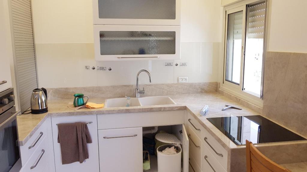 שאול עובד שאול עובד