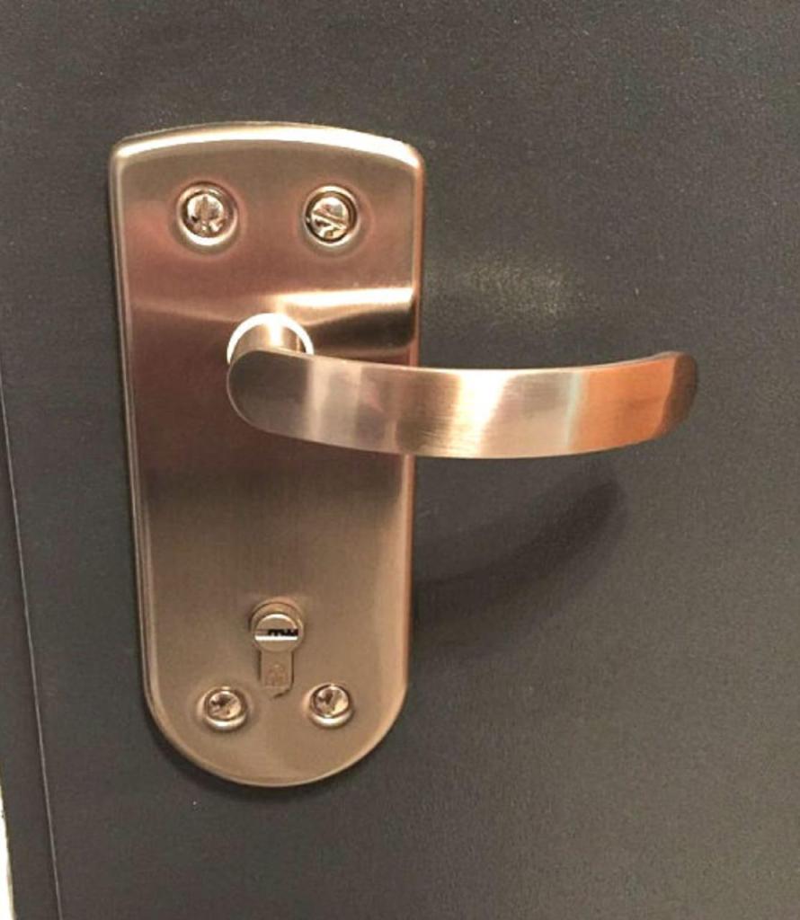 האור שבקצה המנעול האור שבקצה המנעול