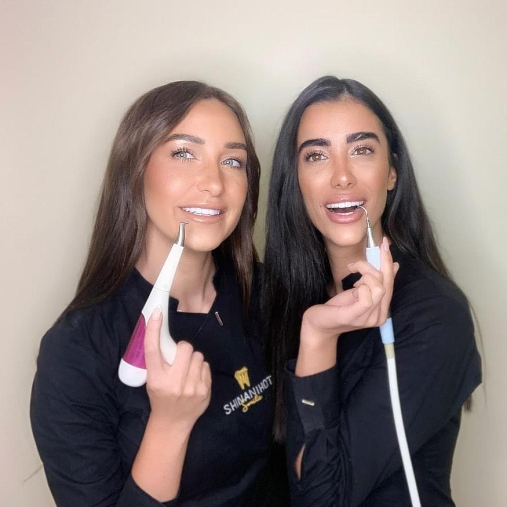 שינניהוט סמייל שינניהוט סמייל