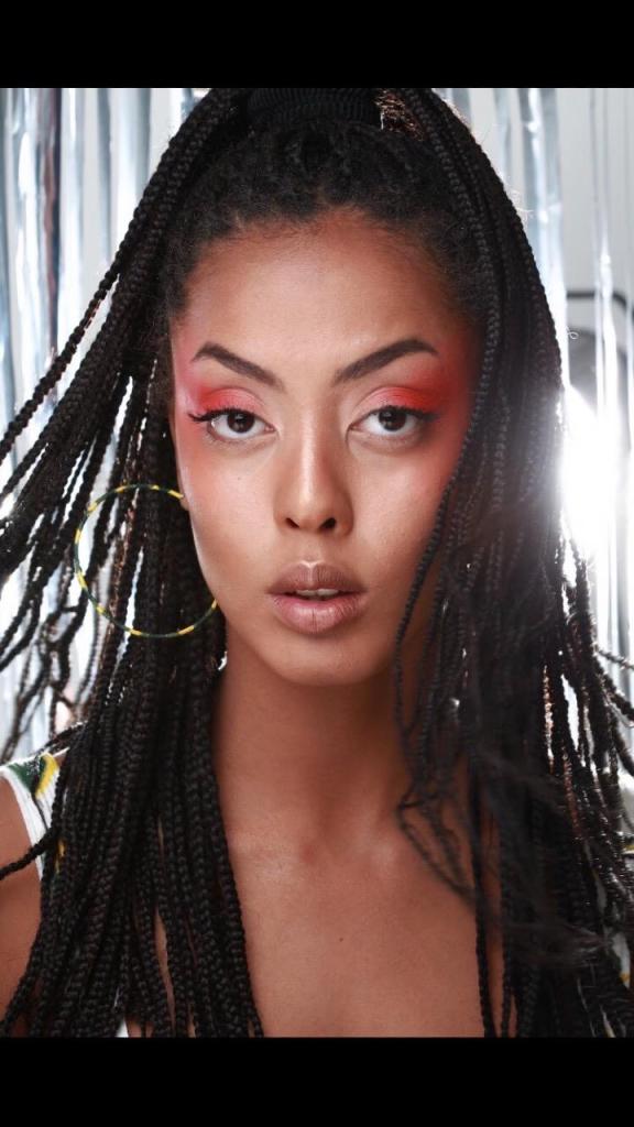 שני מאפרת שני מאפרת