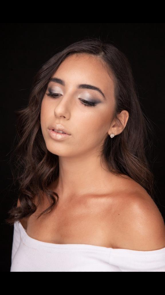 שני מאפרת שני מאפרת