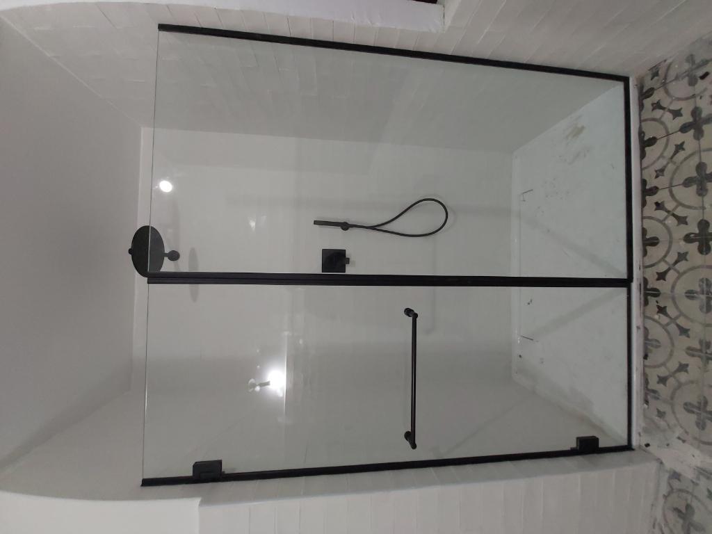 ל.ש. זכוכית ל.ש. זכוכית