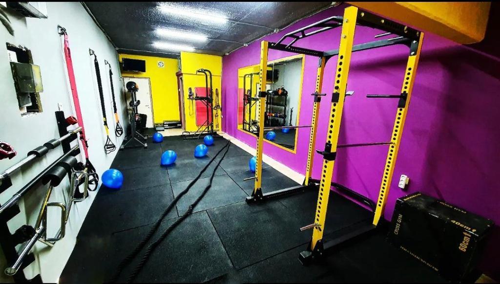 סטודיו ויאולט פיטנס נשים סטודיו ויאולט פיטנס נשים