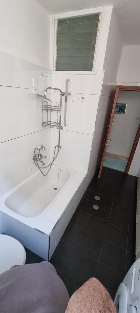 אורי אינסטלציה ושיפוצים אורי אינסטלציה ושיפוצים