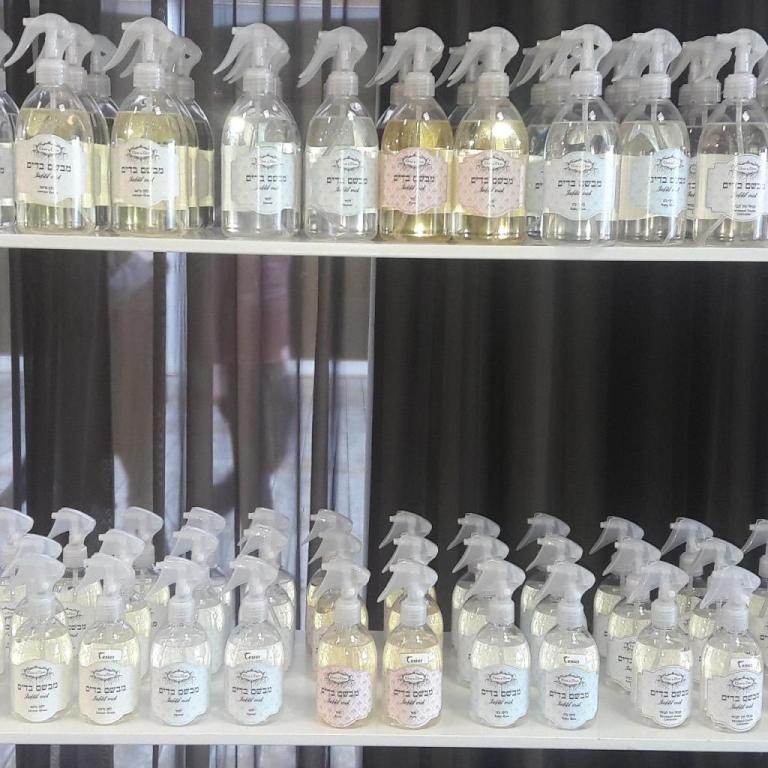 מור אנד מור מור אנד מור