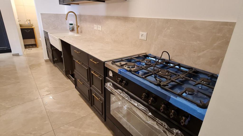 צ'רסטון צ'רסטון