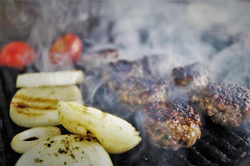 ג'אנגו מזללת גריל בפיתה ג'אנגו מזללת גריל בפיתה
