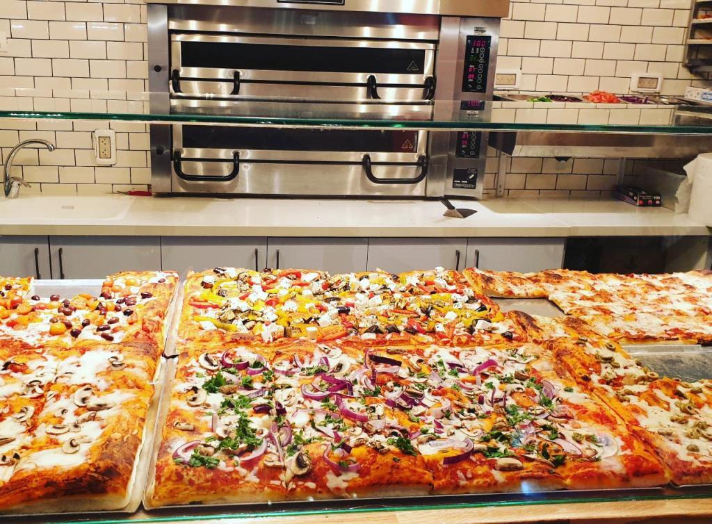 נאפוליה פיצה מרובעת נאפוליה פיצה מרובעת