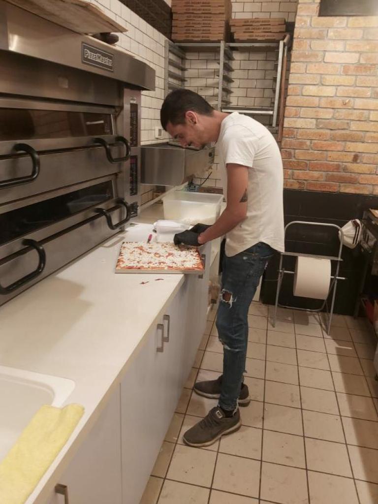 נאפוליה פיצה מרובעת נאפוליה פיצה מרובעת