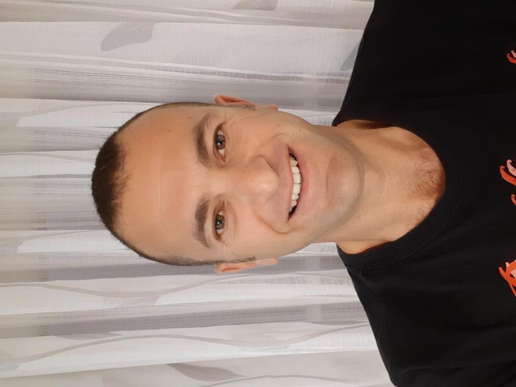 טוביה אלגזר טוביה אלגזר