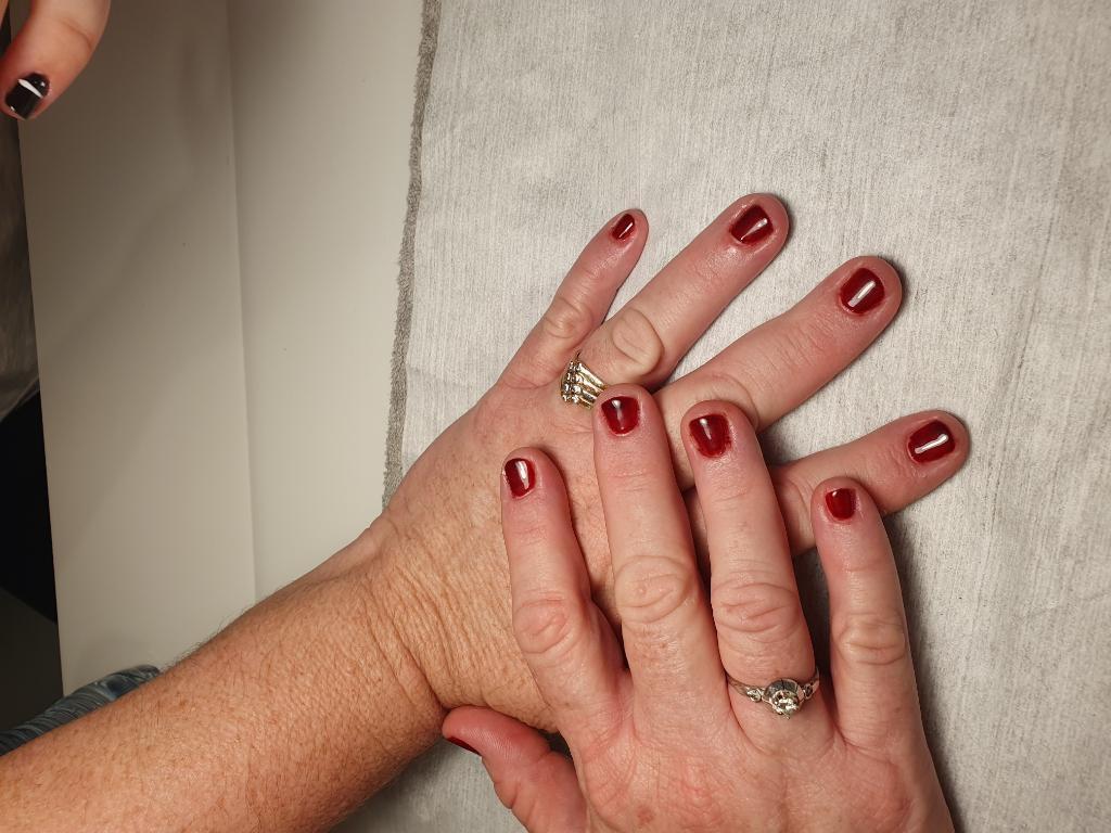 הילה גל בניית ציפורניים הילה גל בניית ציפורניים