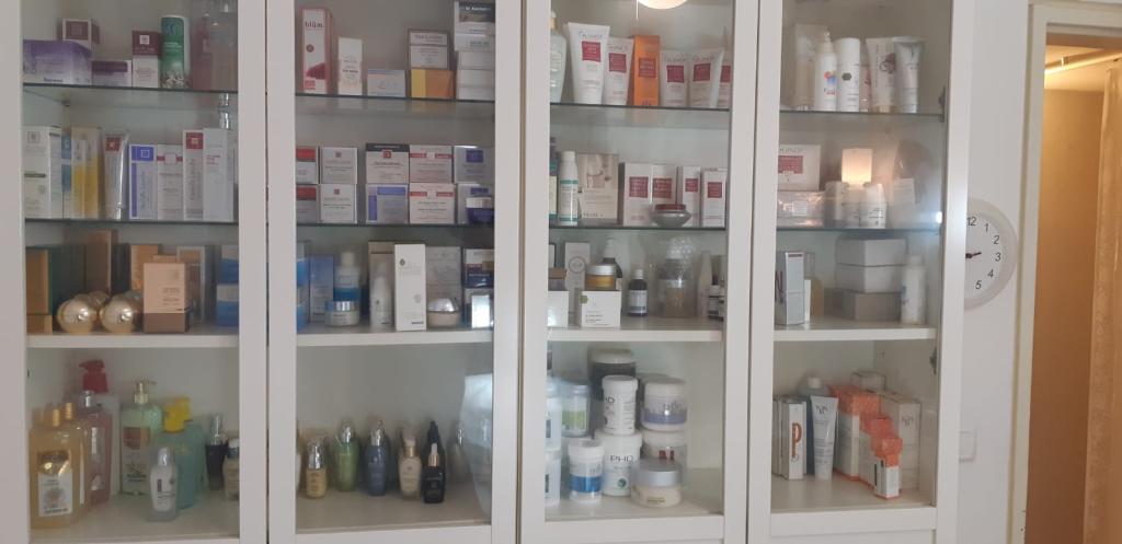 ליזט קוסמטיקאית ליזט קוסמטיקאית