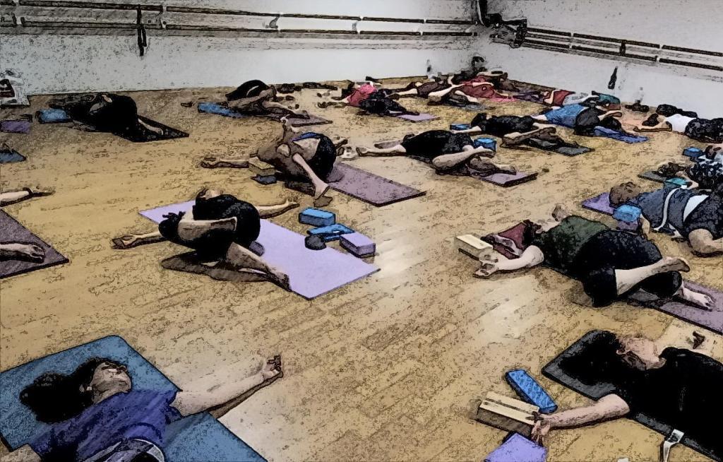 גילת הוראת יוגה גילת הוראת יוגה