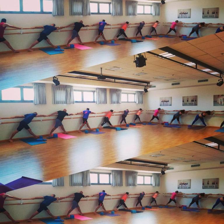 גילת הוראת יוגה גילת הוראת יוגה