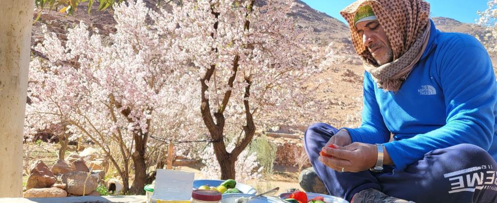 גילת הוראת יוגה גילת הוראת יוגה